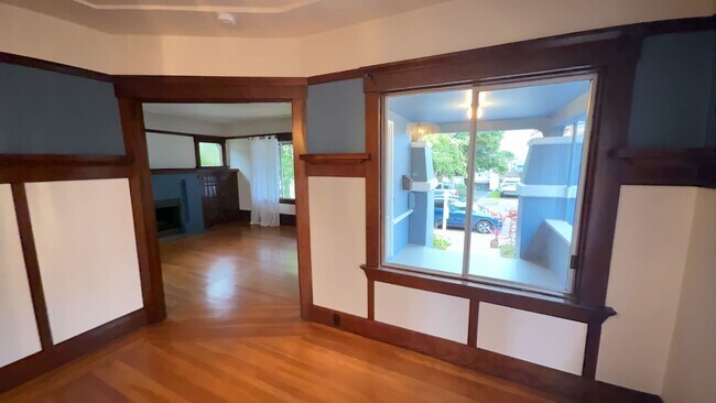 Building Photo - EPIC REA: Beautiful 2 Bed/2 Bath In the Heart of West Berkeley’s Poet’s Corner.