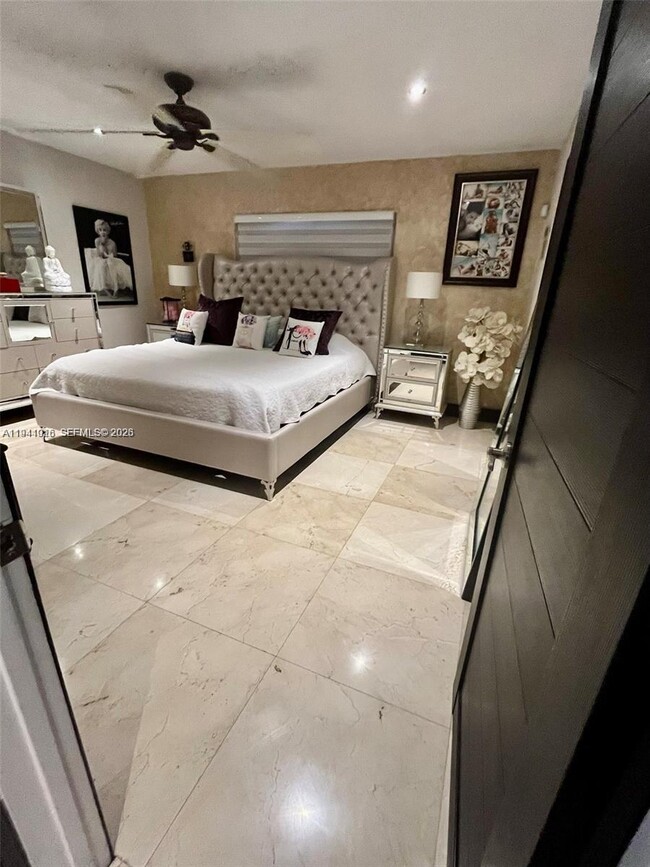 Building Photo - 4872 SW 140th Ave