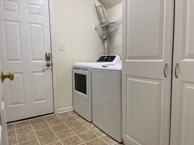 Building Photo - 4257 Falcon Creek Dr