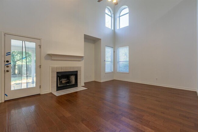 Building Photo - 2308 Sandra Dr