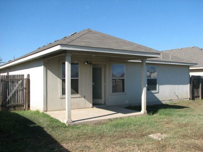 Building Photo - 204 Quail Hollow Dr