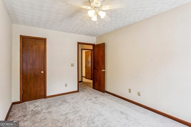 Building Photo - 1105 Booth Ct SW