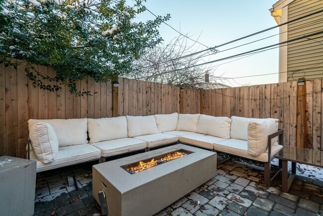 Building Photo - 75 Old Harbor St