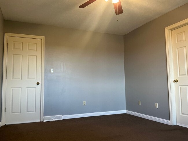 Building Photo - Townhome - 3 Bedroom/ 2.5 Bathroom - Avail...