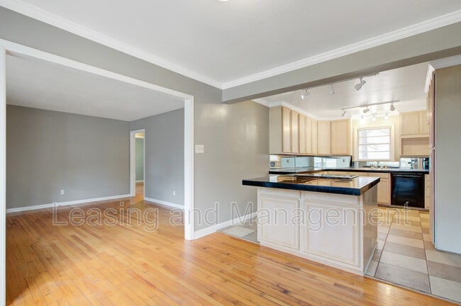 Building Photo - 408 Cleveland St