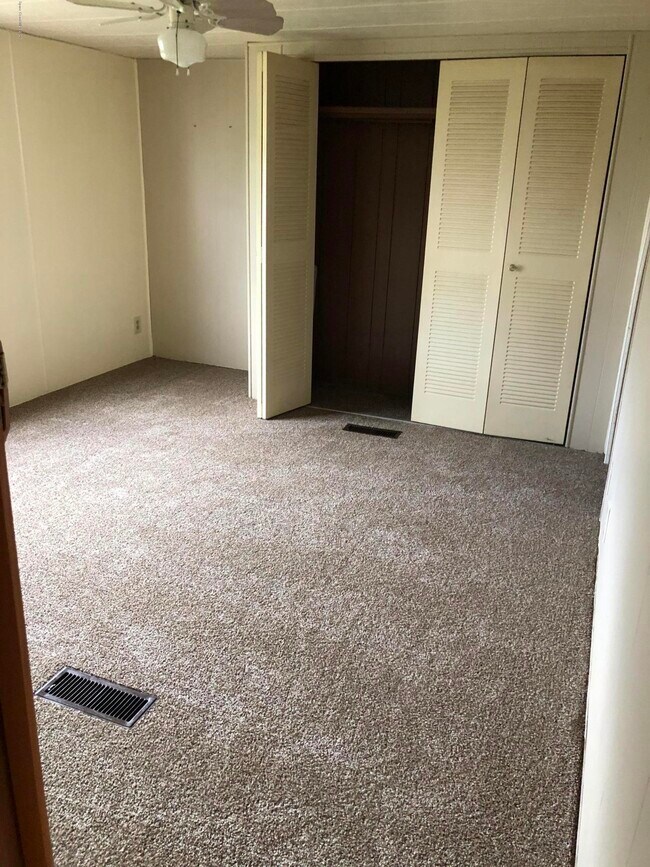 Building Photo - 215 Holiday Park Blvd NE