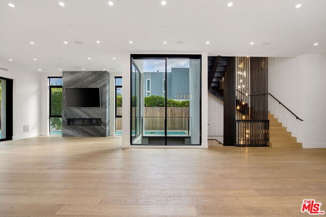 Building Photo - 444 Laurel Ave