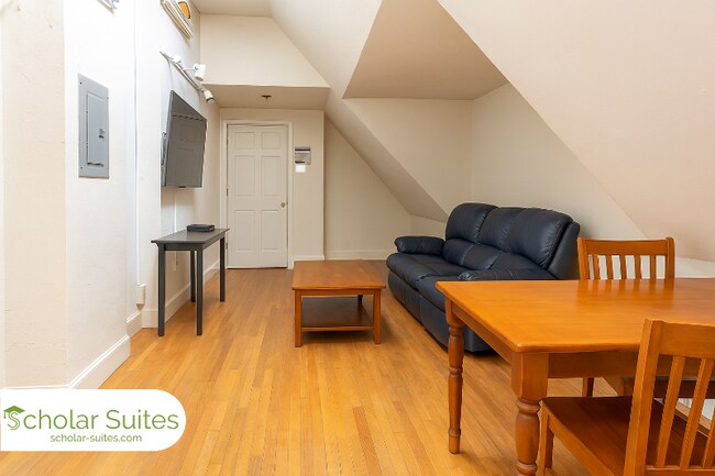 Building Photo - 18 Greylock Rd