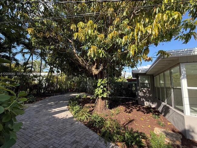 Building Photo - 1116 Biarritz Dr