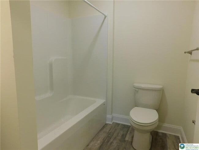 Building Photo - 1549 Burkhardt St