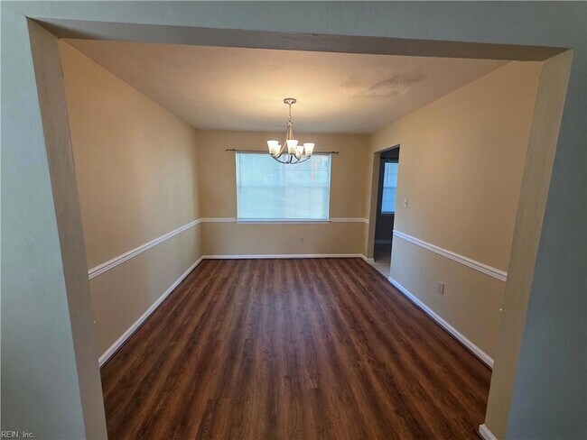 Building Photo - 1460 Berkshire Dr