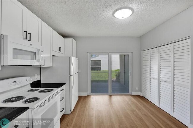 Building Photo - 4903 SW 31st Terrace