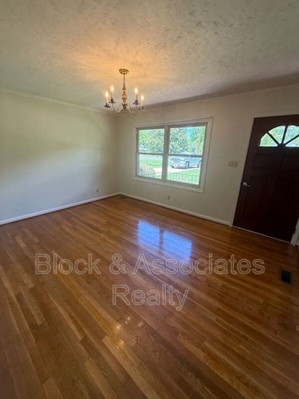 Building Photo - 304 Swaim St