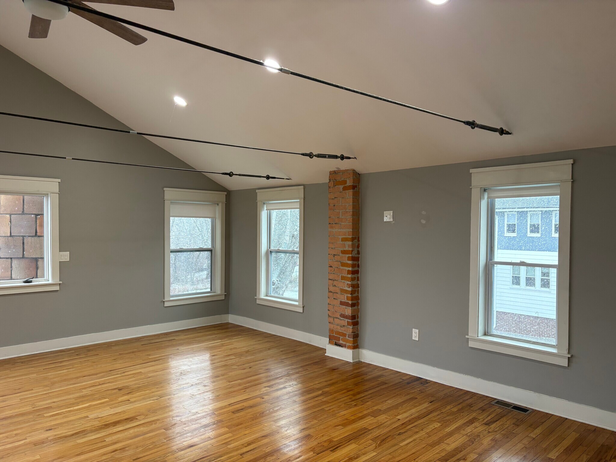 Building Photo - 115 N Maple St