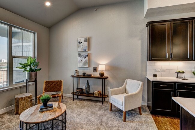 Building Photo - Move-In Ready 3-Bedroom Townhome with Garage & Modern Finishes in Loveland!