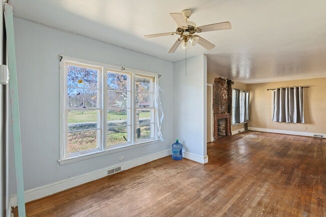 Building Photo - 224 NC-561