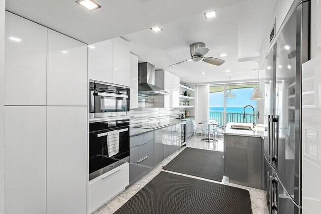 Building Photo - 3211 S Ocean Blvd