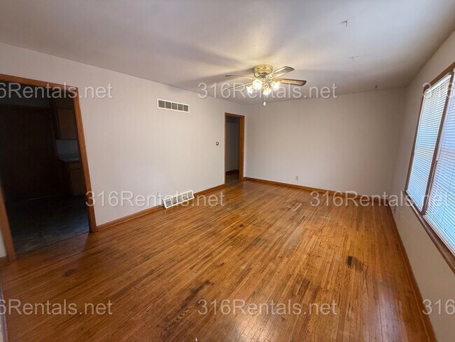 Building Photo - 1718-1720 S Mosley Ave