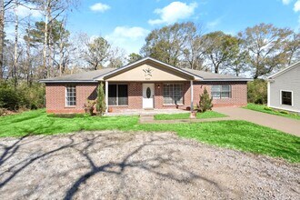 Building Photo - 2100 Hill Top Ct