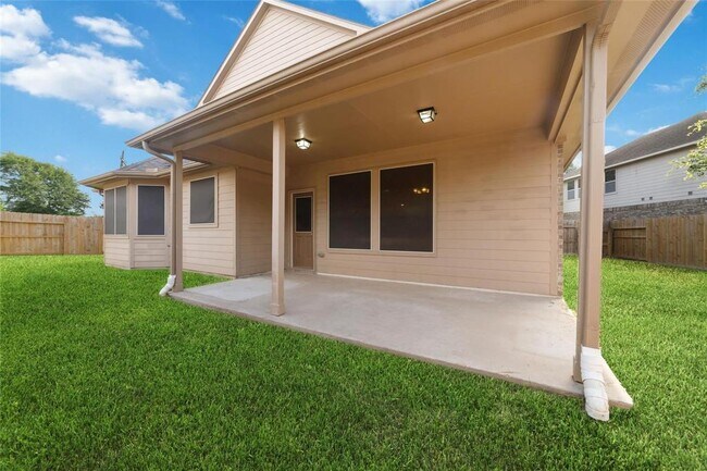 Building Photo - 21606 Hansom Dr