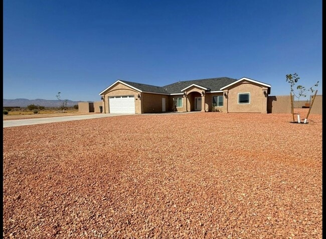 Building Photo - 9875 Magnolia Ave