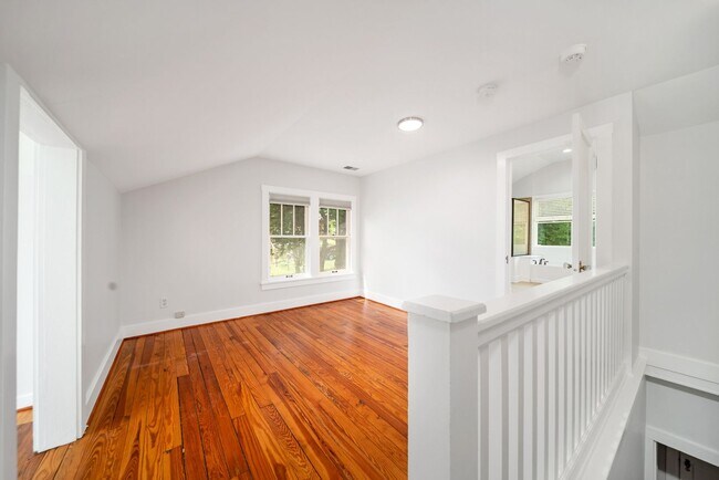 Building Photo - Charming 3BE/2BA cottage in a great location of Belmont-Hillsboro!