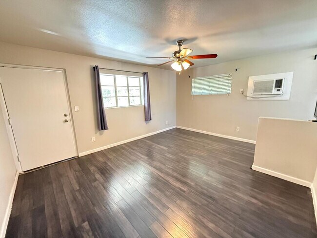 Building Photo - 825 N 2nd Ave