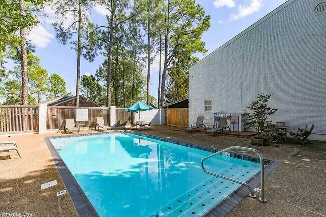 Building Photo - 2801 Foxcroft Rd