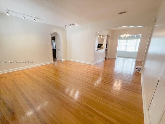 Building Photo - 2290 SW 26th Ln
