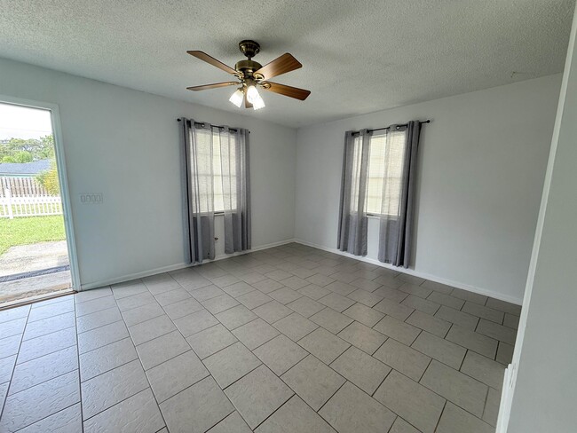 Building Photo - 3642 Rosewood St