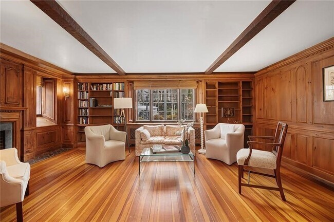 Building Photo - 5 Cushing St