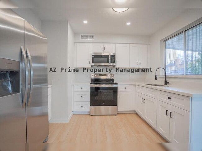 Building Photo - 3142 N 78th Dr