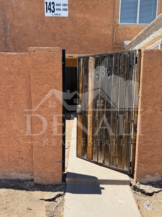 Building Photo - 4006 S 44th St