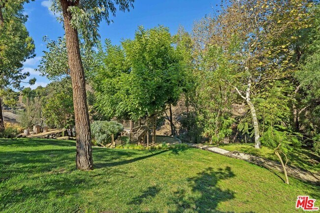 Building Photo - 6644 Wildlife Rd