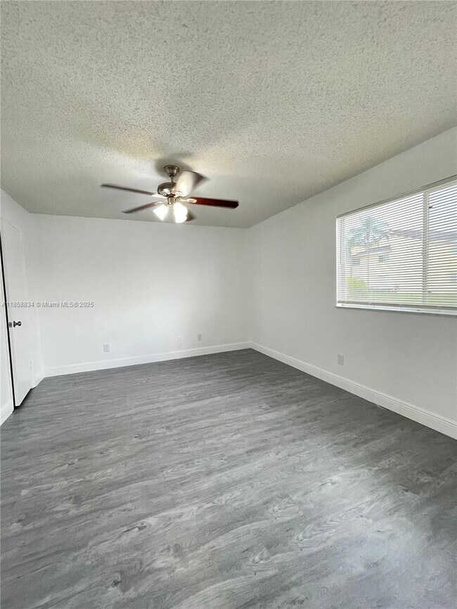 Building Photo - 12400 Vista Isles Dr