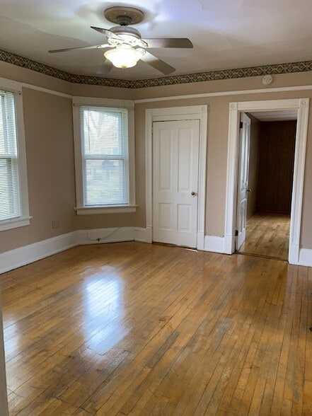 Empty Living Room - 2454 N Pierce St