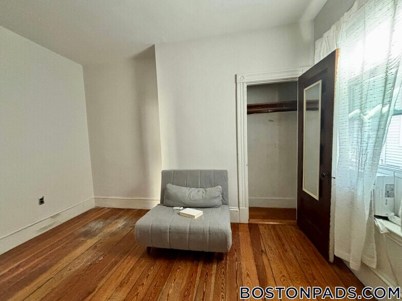 Building Photo - 2 Greenwood Terrace