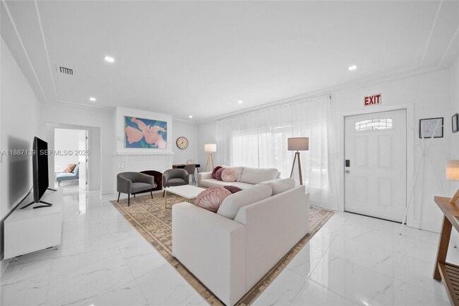 Building Photo - 1625 Hollywood Blvd