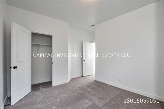 Building Photo - 4692 Camellia Ln