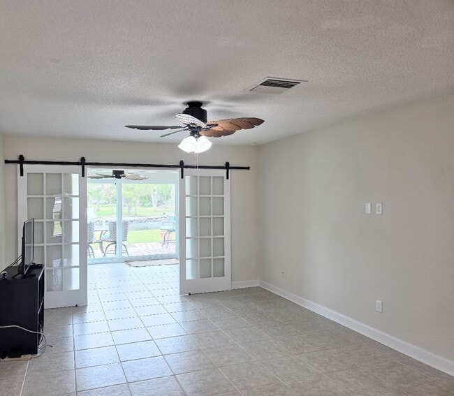 Building Photo - Islands Community Condo