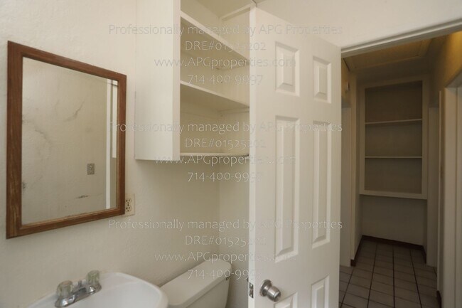 Building Photo - 830 E Anaheim St