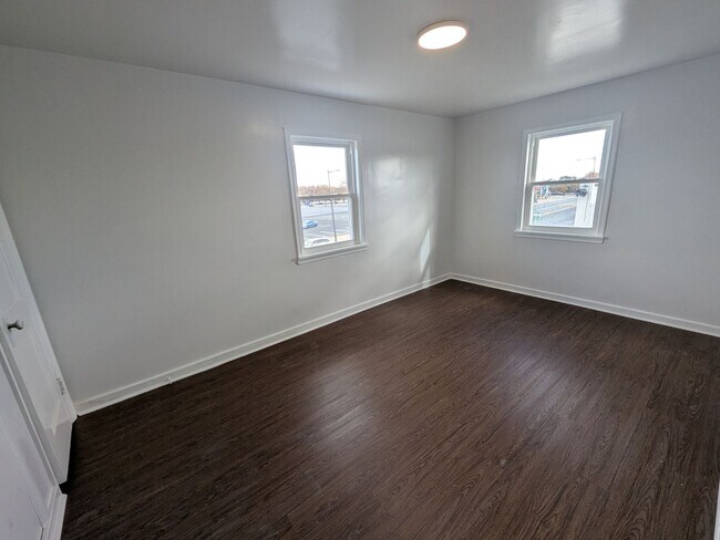 Building Photo - Stunning 3 Bedroom Home - Mayfair