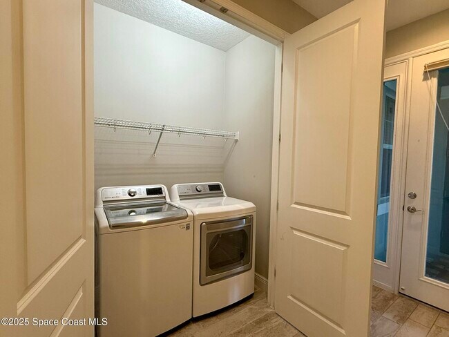 Building Photo - 7634 Loren Cove Dr