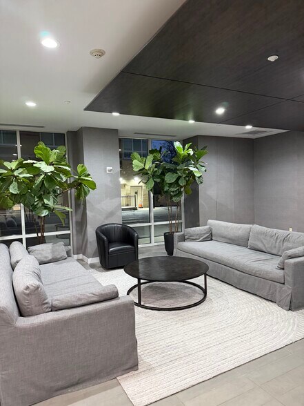 Building Photo - 600 12th St