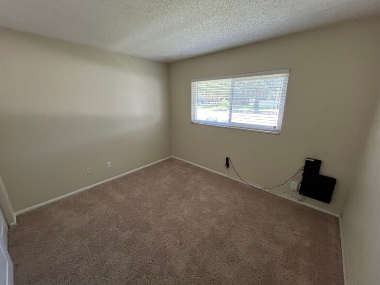 Building Photo - 2 Bed/2 Bath - Unit 21