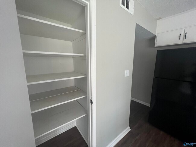 Building Photo - 9007 Mahogany Row SE