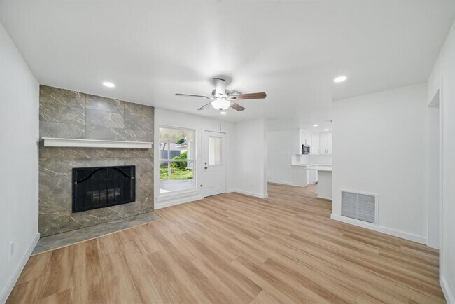 Building Photo - 9711 Derrik Dr