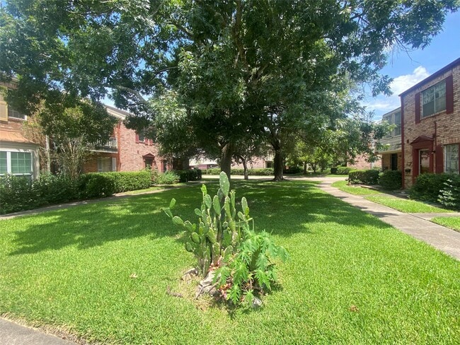 Building Photo - 7913 Grove Ridge Dr