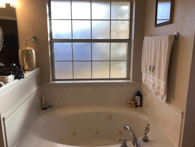 Building Photo - Beautifully Updated Home in North Bossier ...