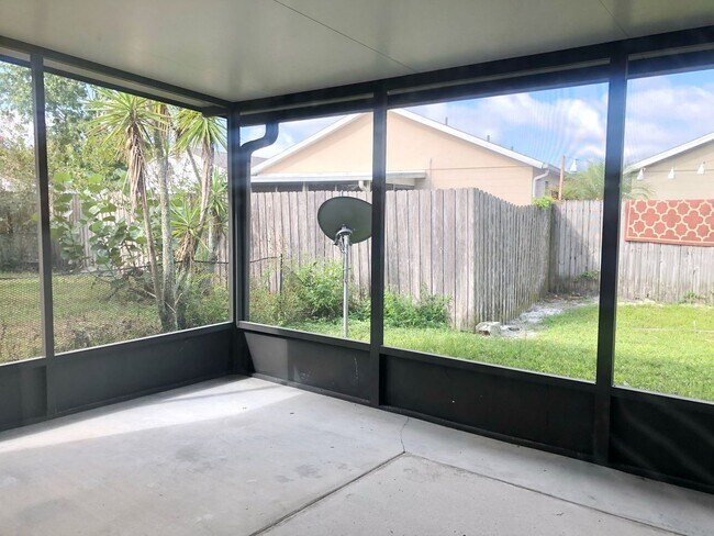 Building Photo - CUTE STARTER HOME with SINGLE GARAGE IN SOUTHEAST ORLANDO